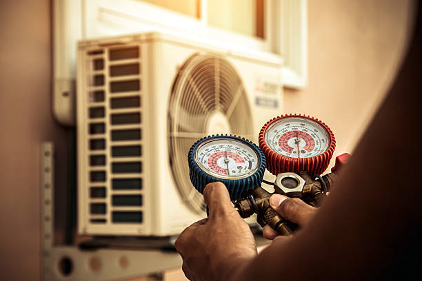 Professional Hvac technician working in Barrington, IL